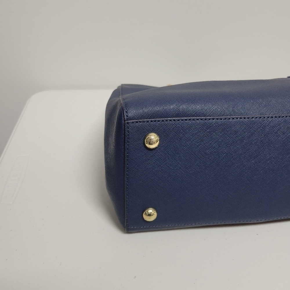 Michael Kors Cynthia Saffiano Leather Satchel. - Picture 8 of 16